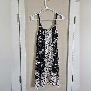 Simply Vera Vera Wang boho floral black white Patch work peasant flowy dress